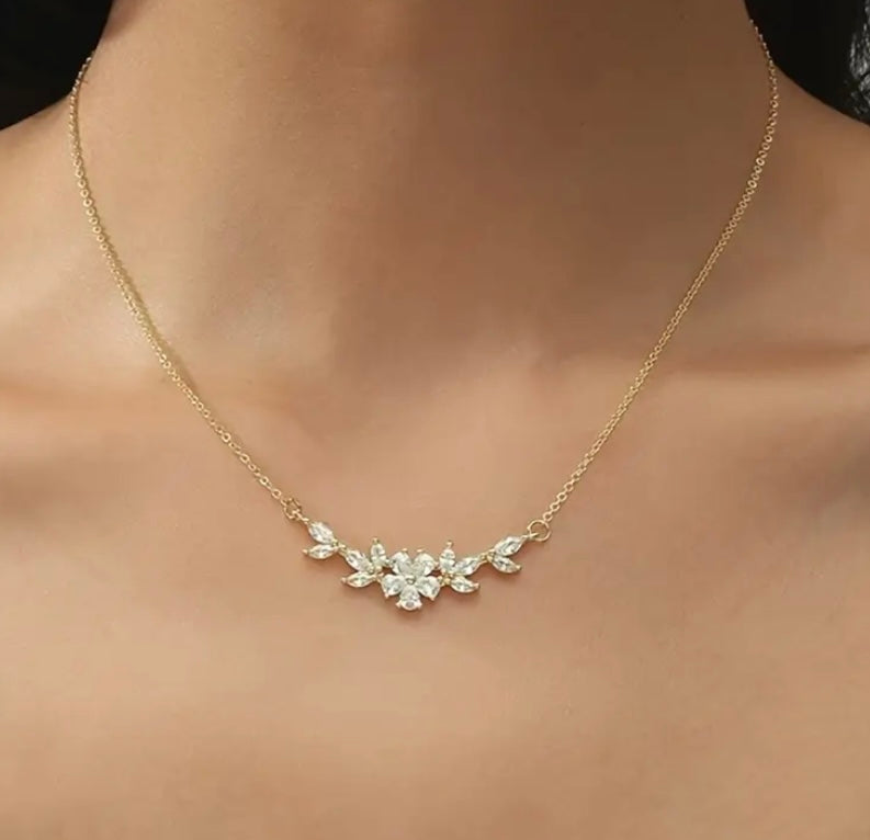 COLLIER AURA