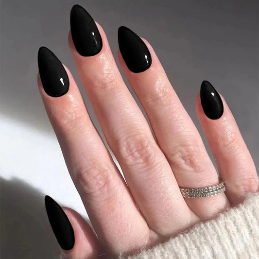 Kit Ongles Amande Noirs – Élégance Instantanée
